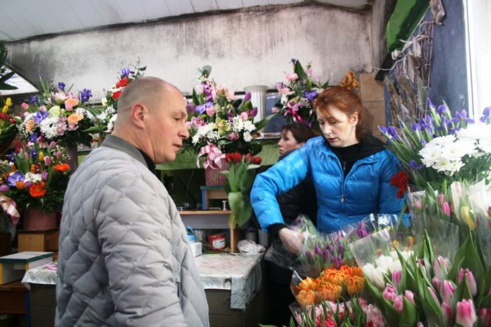 На 8 березня квіти у Львові подорожчали удвічі На 8 березня квіти у Львові подорожчали удвічі