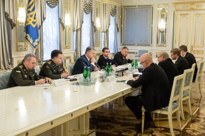 Порошенко закликав Європу не визнавати вибори президента Росії у Криму Порошенко закликав Європу не визнавати вибори президента Росії у Криму