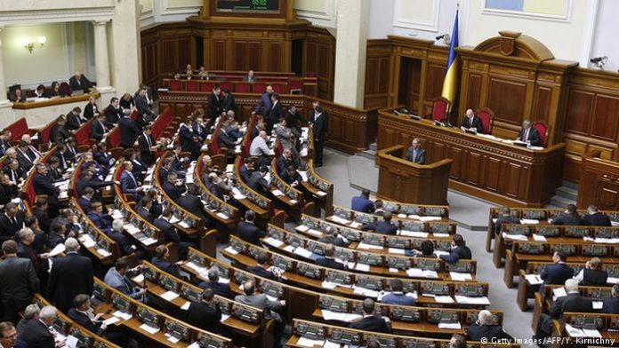 Нардепи здаватимуть зброю на вході до Ради, – закон Нардепи здаватимуть зброю на вході до Ради, – закон