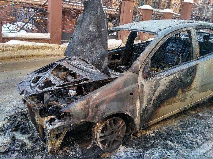 Вночі згоріло авто дружини одного із чиновників Львівської міськради (фото) Вночі згоріло авто дружини одного із чиновників Львівської міськради (фото)