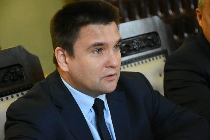До Львова з робочим візитом приїхав Міністр закордонних справ України Павло Клімкін (фото) До Львова з робочим візитом приїхав Міністр закордонних справ України Павло Клімкін (фото)