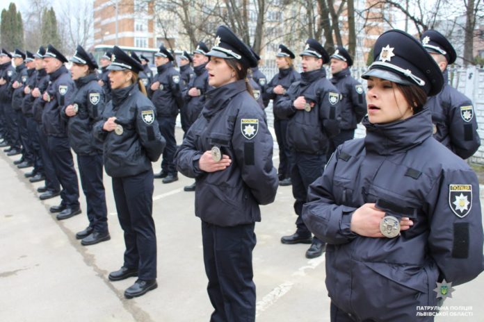 У Львові склали присягу 31 патрульний поліцейський (фото) У Львові склали присягу 31 патрульний поліцейський (фото)