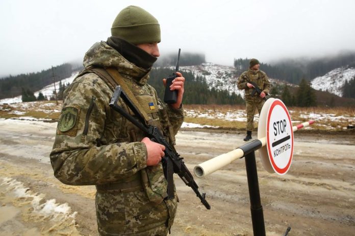 На Буковині контрабандисти намагалися відбити у прикордонників своїх затриманих товаришів На Буковині контрабандисти намагалися відбити у прикордонників своїх затриманих товаришів