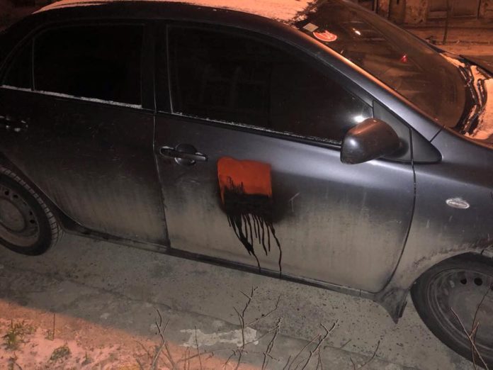 Вночі у Львові розмалювали автомобіль російських дипломатів (фото) Вночі у Львові розмалювали автомобіль російських дипломатів (фото)