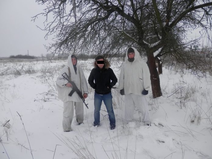 На Закарпатті прикордонники затримали нелегала, який пішки прямував до дівчини з Рівного На Закарпатті прикордонники затримали нелегала, який пішки прямував до дівчини з Рівного