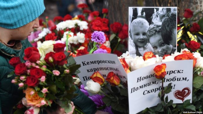 Росія: Путін приїхав до Кемерова і назвав причину пожежі в ТЦ Росія: Путін приїхав до Кемерова і назвав причину пожежі в ТЦ