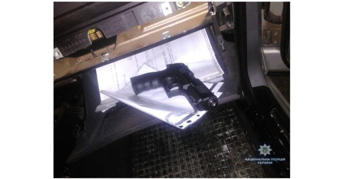На Львівщині зловмисник погрожував застрелити адміністратора нічного клубу (фото) На Львівщині зловмисник погрожував застрелити адміністратора нічного клубу (фото)