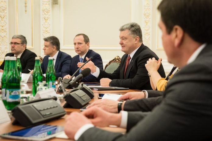 Порошенко підписав новий закон про приватизацію Порошенко підписав новий закон про приватизацію
