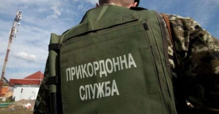 У «Рава-Руській» громадянин Литви намагався підкупити прикордонника (фото) У «Рава-Руській» громадянин Литви намагався підкупити прикордонника (фото)