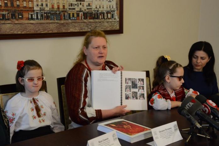 У Львові надрукували брайлем і озвучили збірку віршів Тараса Шевченка У Львові надрукували брайлем і озвучили збірку віршів Тараса Шевченка