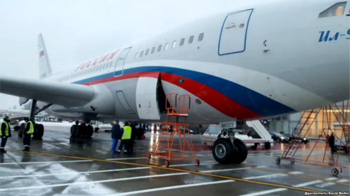 Російські дипломати вилетіла з Лондона «кокаїновим» літаком Російські дипломати вилетіла з Лондона «кокаїновим» літаком