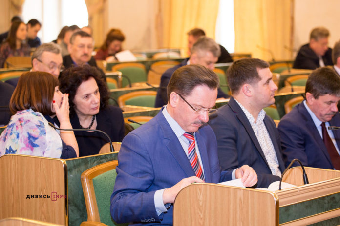 Львівська облрада вимагає розірвати дипломатичні відносини з Росією Львівська облрада вимагає розірвати дипломатичні відносини з Росією