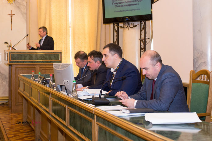 Львівська облрада вимагає жорстокої реакції на антиукраїнські виступи у Варшаві Львівська облрада вимагає жорстокої реакції на антиукраїнські виступи у Варшаві