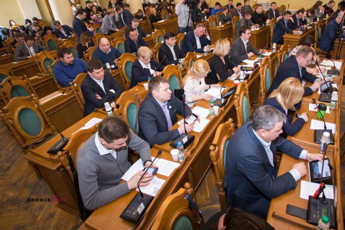 Львівські депутати вдруге дозволили спорудження «сухого» фонтану біля опери Львівські депутати вдруге дозволили спорудження «сухого» фонтану біля опери