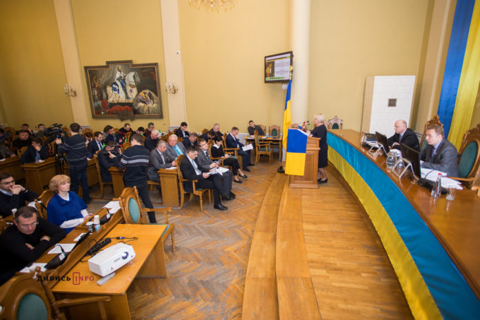 Контролювати реконструкцію вулиці Бандери захотіли майже всі депутати ЛМР Контролювати реконструкцію вулиці Бандери захотіли майже всі депутати ЛМР