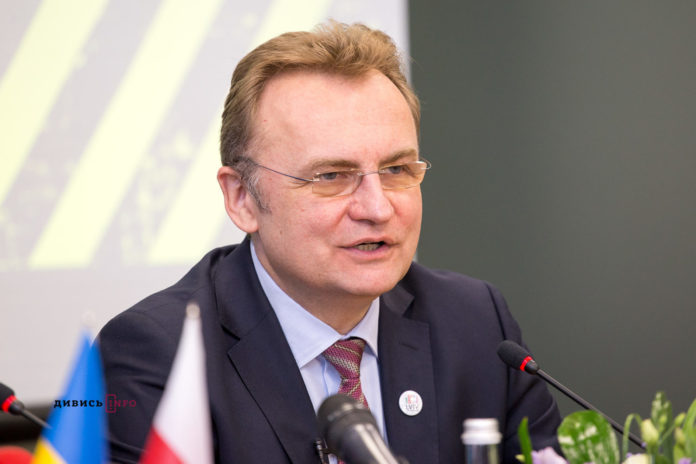 Від львівського аеропорту курсуватиме окремий шатл на вокзал Від львівського аеропорту курсуватиме окремий шатл на вокзал