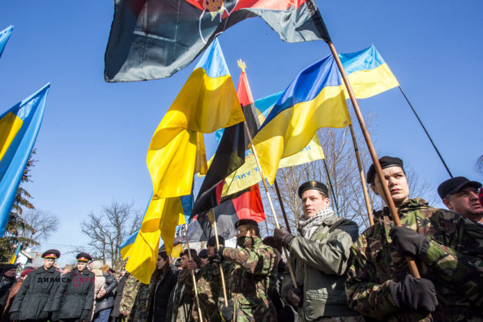 Львів’яни вшанували пам’ять головнокомандувача УПА Романа Шухевича (фото) Львів’яни вшанували пам’ять головнокомандувача УПА Романа Шухевича (фото)