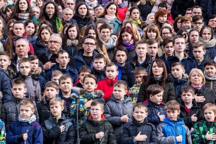 У Львові встановили рекорд наймасштабнішого виконання «Заповіту» Шевченка (фоторепортаж, відео) У Львові встановили рекорд наймасштабнішого виконання «Заповіту» Шевченка (фоторепортаж, відео)