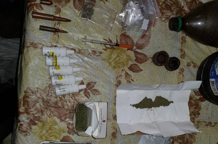 На Львівщині затримали чоловіка, який організував притон з неповнолітніми (фото) На Львівщині затримали чоловіка, який організував притон з неповнолітніми (фото)