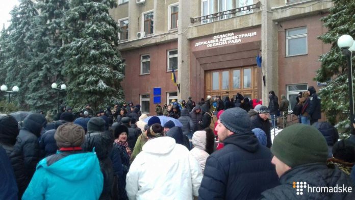 У Миколаєві через самогубство Волошина вимагають відставки голови ОДА У Миколаєві через самогубство Волошина вимагають відставки голови ОДА