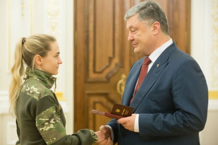 Президент нагородив жінок-військових за відмінне виконання службового обов’язку Президент нагородив жінок-військових за відмінне виконання службового обов’язку