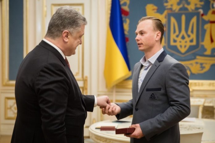 Олімпійському чемпіону Абраменку подарували квартиру та вручили орден «За заслуги» Олімпійському чемпіону Абраменку подарували квартиру та вручили орден «За заслуги»