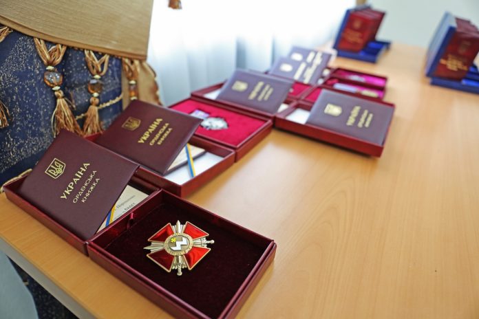 З початку АТО держнагородами та відзнаками нагороджено понад 51 тисячу військовослужбовців З початку АТО держнагородами та відзнаками нагороджено понад 51 тисячу військовослужбовців