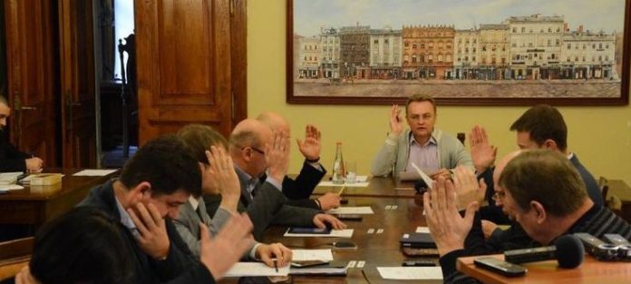 ЛМР виділить понад мільйон гривень на укріплення схилу на вулиці Кривчицька дорога ЛМР виділить понад мільйон гривень на укріплення схилу на вулиці Кривчицька дорога
