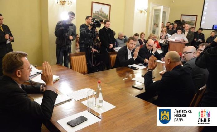 ДСНС перевірить всі торгові центри і розважальні заклади у Львові ДСНС перевірить всі торгові центри і розважальні заклади у Львові