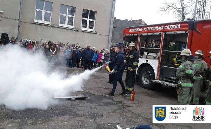В одній із львівських шкіл відбудеться показовий «День цивільного захисту» В одній із львівських шкіл відбудеться показовий «День цивільного захисту»
