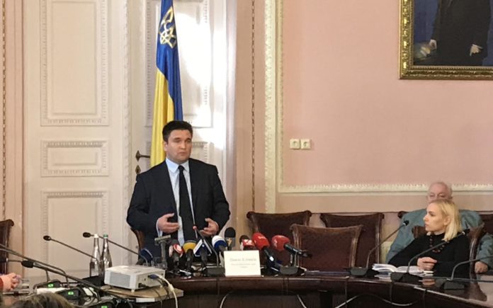 Ніхто не може вказувати, яких героїв ми маємо шанувати, а яких засуджувати, – Павло Клімкін Ніхто не може вказувати, яких героїв ми маємо шанувати, а яких засуджувати, – Павло Клімкін