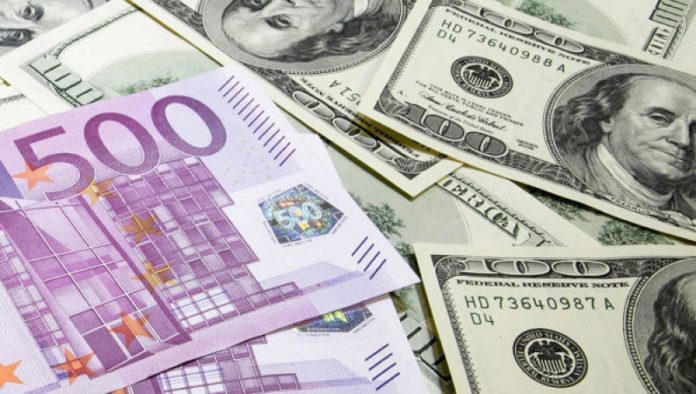 Від заробітчан надходить учетверо більше валюти, ніж від інвесторів Від заробітчан надходить учетверо більше валюти, ніж від інвесторів