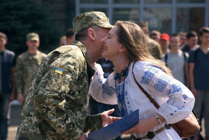 Призовників Львівщини урочисто відправили у навчальні центри та військові частини (фото) Призовників Львівщини урочисто відправили у навчальні центри та військові частини (фото)