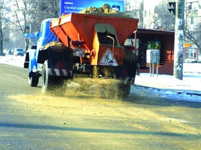 У Львові зареєстрували петицію щодо заборони посипання вулиць піском взимку У Львові зареєстрували петицію щодо заборони посипання вулиць піском взимку