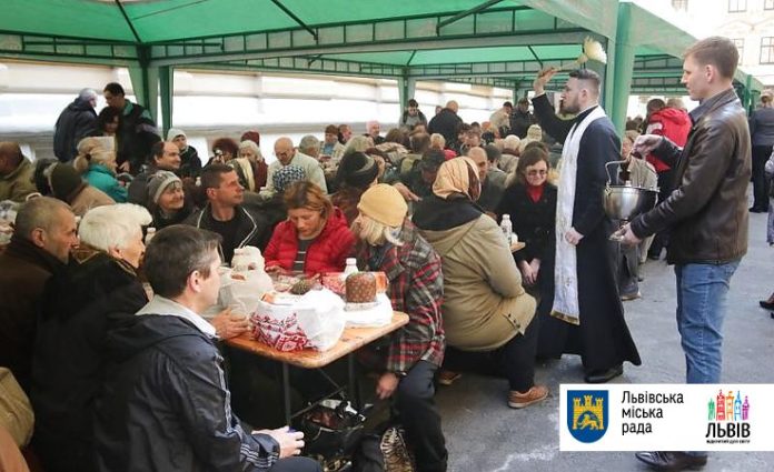 Для потребуючих у Львові організували Великодній сніданок Для потребуючих у Львові організували Великодній сніданок