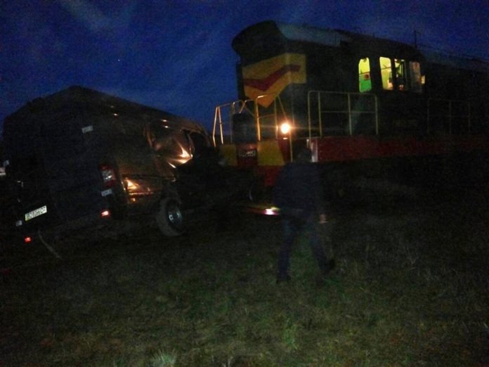 Автомобіль зіткнувся з потягом на Львівщині Автомобіль зіткнувся з потягом на Львівщині