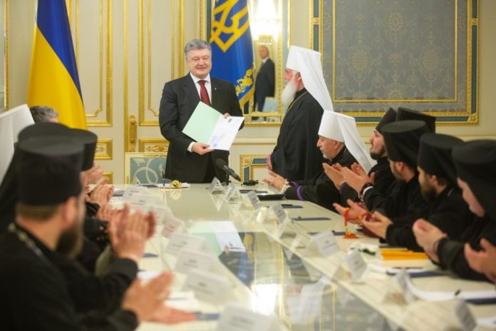 Свята політика: пошук власної церкви чи передвиборча кампанія? Політичний підсумок тижня Свята політика: пошук власної церкви чи передвиборча кампанія? Політичний підсумок тижня