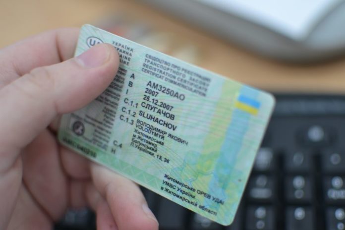 Перші права у водіїв-порушників відбиратимуть назавжди Перші права у водіїв-порушників відбиратимуть назавжди
