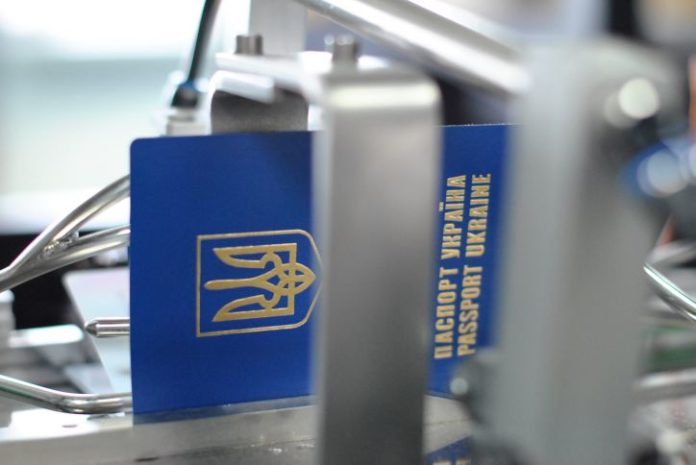 Понад півмільйона українців очікують на виготовлення біометричного паспорта Понад півмільйона українців очікують на виготовлення біометричного паспорта