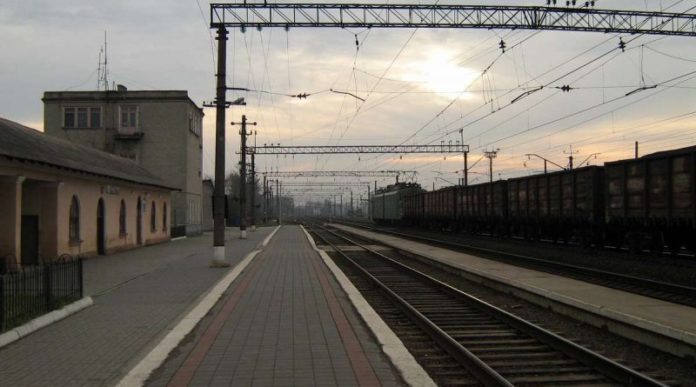 Через блокування електропоїзда на станції Скнилів затрималися 10 тисяч пасажирів Через блокування електропоїзда на станції Скнилів затрималися 10 тисяч пасажирів