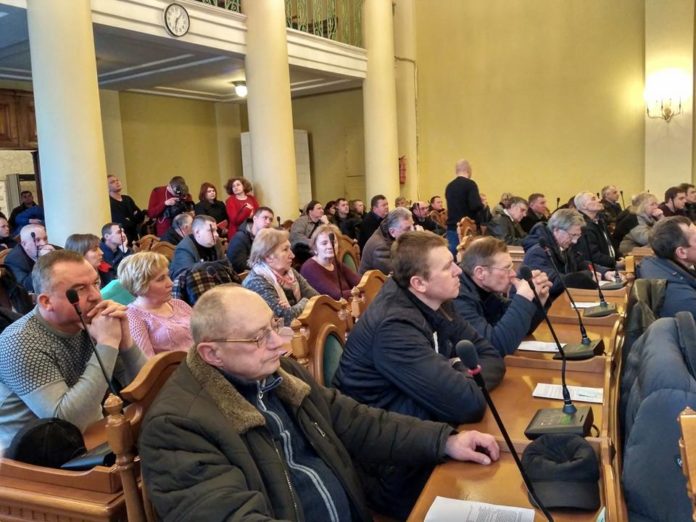 Громадські слухання щодо підвищення вартості проїзду у львівському електротранспорті завершилися безрезультатно Громадські слухання щодо підвищення вартості проїзду у львівському електротранспорті завершилися безрезультатно