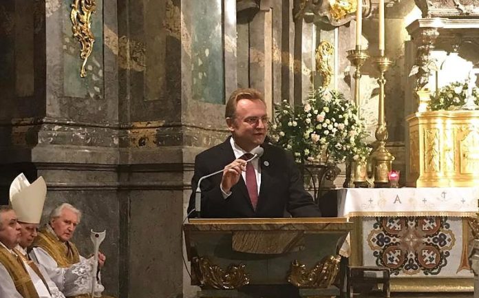 Садовий привітав римо-католицьку громаду міста з Воскресінням Садовий привітав римо-католицьку громаду міста з Воскресінням