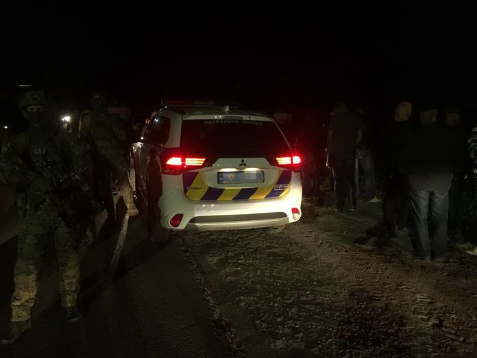 СБУ викрила на хабарі двох патрульних львівської поліції (фото) СБУ викрила на хабарі двох патрульних львівської поліції (фото)