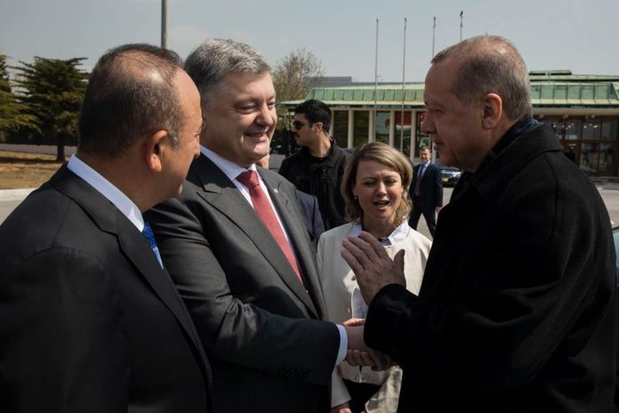 Порошенко прибув з робочим візитом до Стамбула Порошенко прибув з робочим візитом до Стамбула