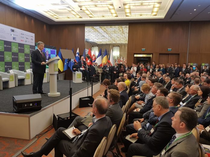 Порошенко хоче частково зупинити договір про дружбу з РФ Порошенко хоче частково зупинити договір про дружбу з РФ