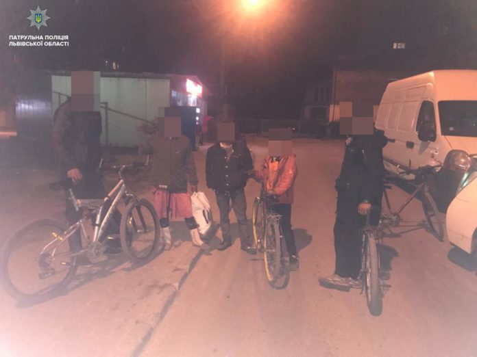 Протягом дня у Львові патрульні тричі затримували мешканців Закарпаття Протягом дня у Львові патрульні тричі затримували мешканців Закарпаття