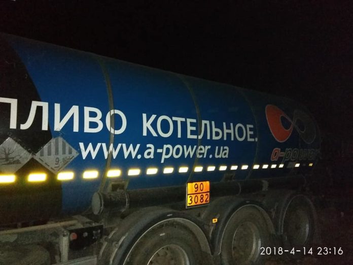 Кислі гудрони біля Львова відкачують вночі або у свято, а машини ховають, – депутат Кислі гудрони біля Львова відкачують вночі або у свято, а машини ховають, – депутат
