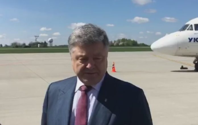 Порошенко прилетів до Львова і зробив першу заяву (відео) Порошенко прилетів до Львова і зробив першу заяву (відео)