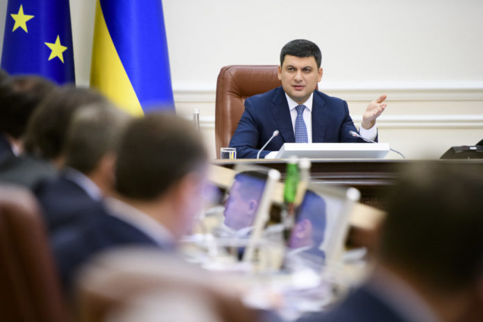 Гройсман порадив керівництву «Укрзалізниці» особисто їздити у нічних потягах Гройсман порадив керівництву «Укрзалізниці» особисто їздити у нічних потягах