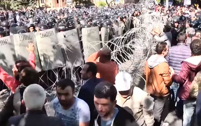 Протести у Вірменії: активісти взяли під контроль центр Єревана